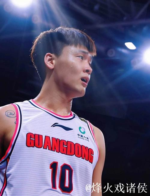 赵睿主场首战砍下8分！