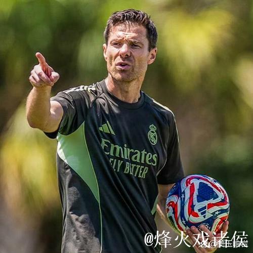 伤病频繁侵袭后防,阿隆索面临挑战,免签球员寄予厚望。 伤病频繁侵袭后防,阿隆索面临挑战,免签球员寄予厚望。