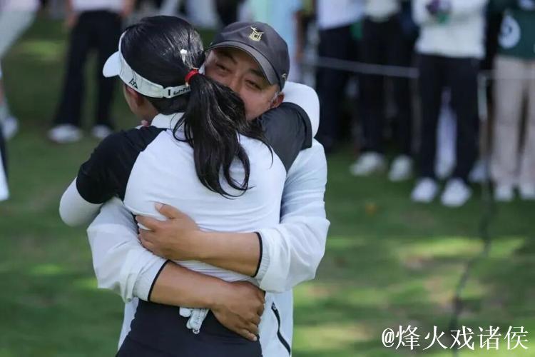 温馨假日：刘国梁陪女儿参赛，温情互动，国际乒联年度落幕